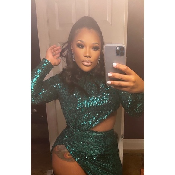 Split Gown - Picture 5 of 6